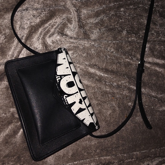 Marc Jacobs cross body “work” purse - Picture 2 of 3